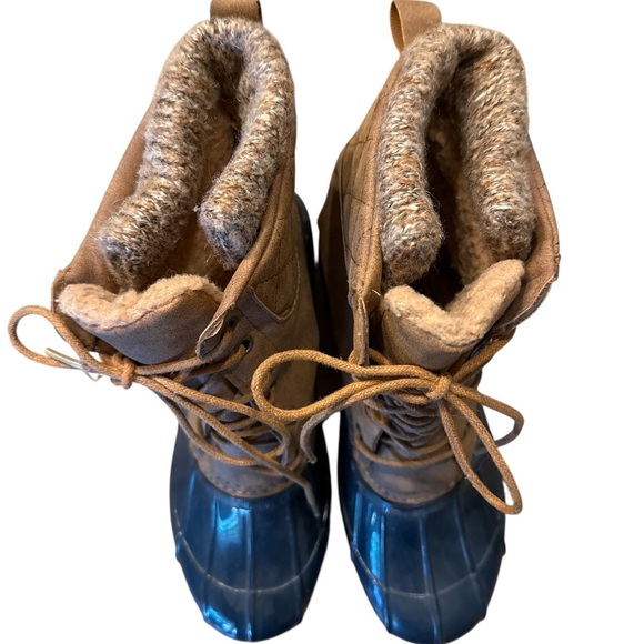 5/$25 Justfab Tan and Navy Lace-Up Duck Boots - Picture 3 of 6